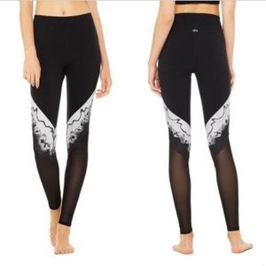 ALO Yoga Verse Leggings — Size M Black / White